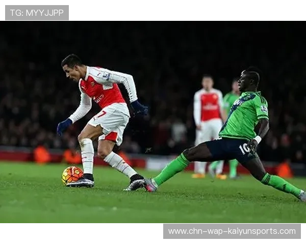 厄德高精彩远射，阿森纳队长技惊四座，阿森纳球员厄齐尔