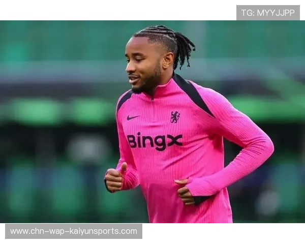 切尔西恩昆库中路接应稳定，几次回敲相当细腻